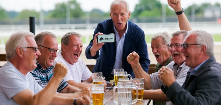 en gjeng eldre herrer som har spilt sammen på hest